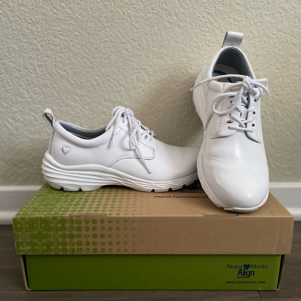 Nurse Mates Lace-Up Slip-Resistant Shoes Size 6